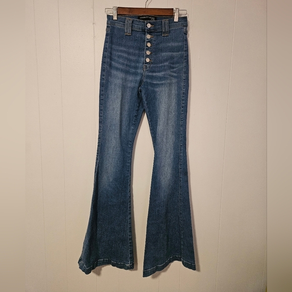 Veronica Beard Sheridan High-rise Stretch Bell-bottom Jeans In Lakeshore - Picture 2 of 8